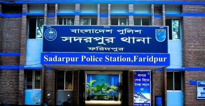 ফরিদপুরে নিজের পাঁচ বছরের ছেলেকে গলা কেটে হত্যা করে মায়ের আত্মহত্যা